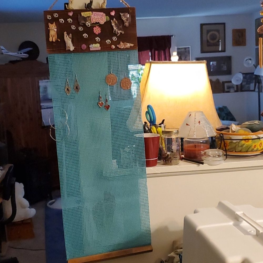 Earring holder - Picture 2 of 2